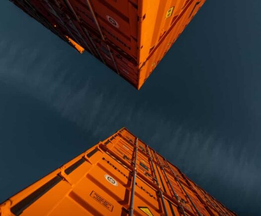 Foto von Aron Yigin brown wooden building under blue sky during daytime